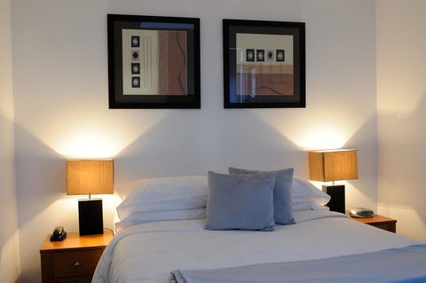 The Victoria Apartments - Lightning Ridge Tourism 9