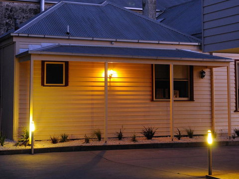 The Victoria Apartments - Lightning Ridge Tourism 23