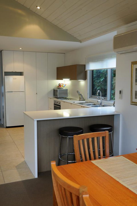 The Victoria Apartments - Lightning Ridge Tourism 15