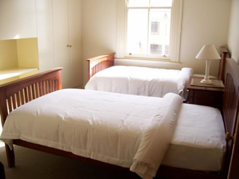 The Victoria Apartments - Lightning Ridge Tourism 22