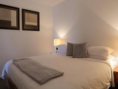 The Victoria Apartments - Lightning Ridge Tourism 34