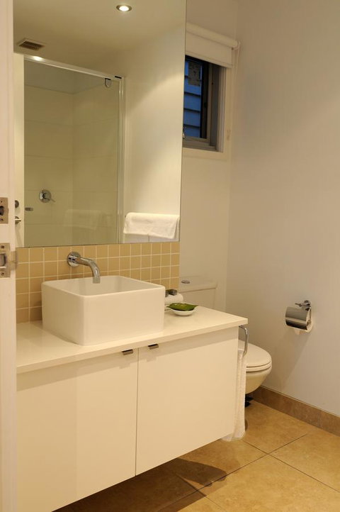 The Victoria Apartments - Lightning Ridge Tourism 4