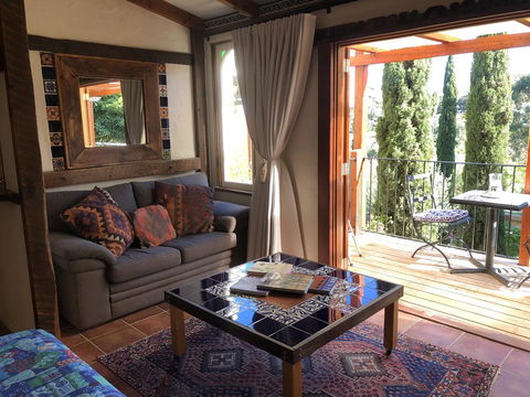 Villa Mallorca - Lightning Ridge Tourism 9