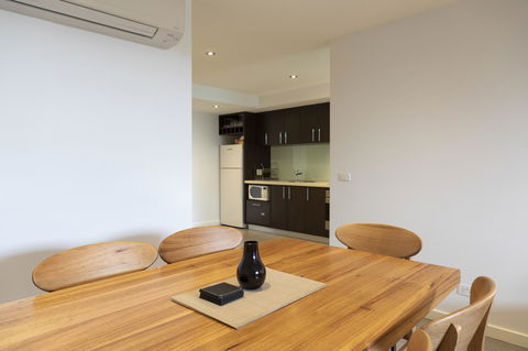 The Dolphin Apartments - Lightning Ridge Tourism 8