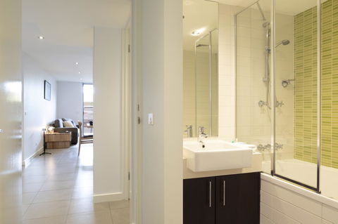 The Dolphin Apartments - Lightning Ridge Tourism 5