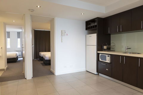 The Dolphin Apartments - Lightning Ridge Tourism 2