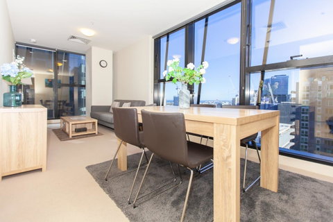 Melbourne SkyHigh Apartments - Lightning Ridge Tourism 4