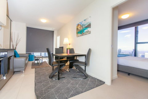 Melbourne SkyHigh Apartments - Lightning Ridge Tourism 7
