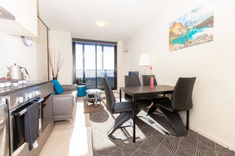 Melbourne SkyHigh Apartments - Lightning Ridge Tourism 9