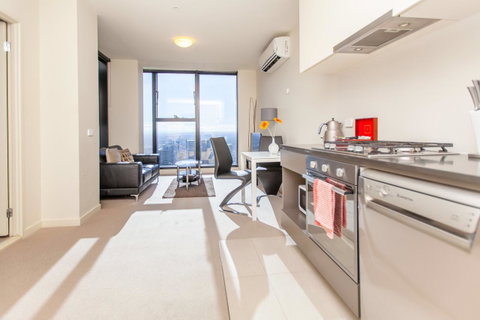 Melbourne SkyHigh Apartments - Lightning Ridge Tourism 2