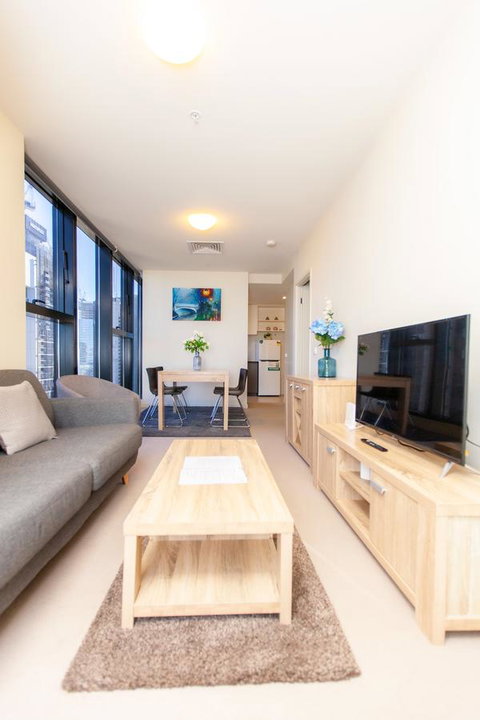 Melbourne SkyHigh Apartments - Lightning Ridge Tourism 3
