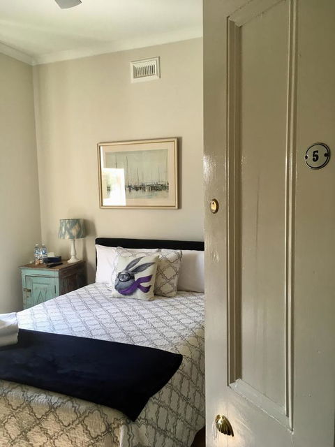 The Alexandra Hotel - Lightning Ridge Tourism 12