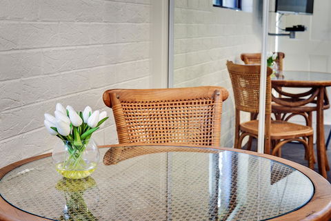 Allambi Holiday Apartments - Lightning Ridge Tourism 26