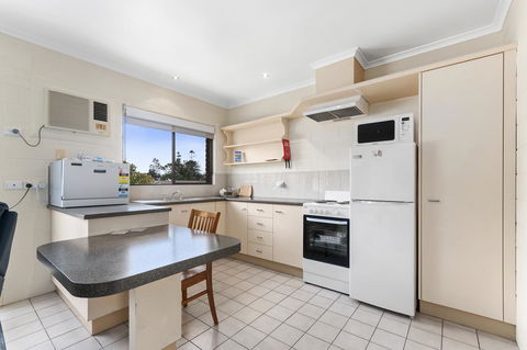 Allambi Holiday Apartments - Lightning Ridge Tourism 2