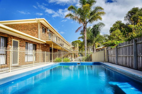 Allambi Holiday Apartments - Lightning Ridge Tourism 0