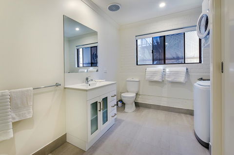 Allambi Holiday Apartments - Lightning Ridge Tourism 35