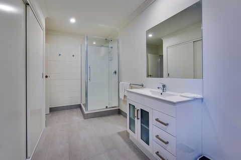 Allambi Holiday Apartments - Lightning Ridge Tourism 37