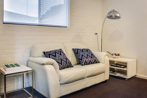Allambi Holiday Apartments - Lightning Ridge Tourism 38
