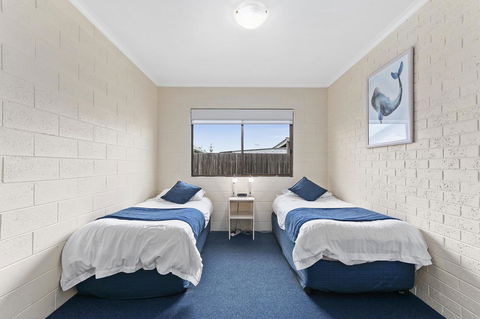 Allambi Holiday Apartments - Lightning Ridge Tourism 6