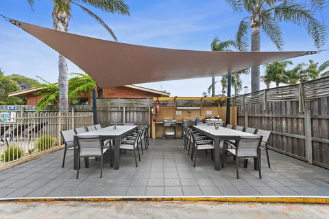 Allambi Holiday Apartments - Lightning Ridge Tourism 10