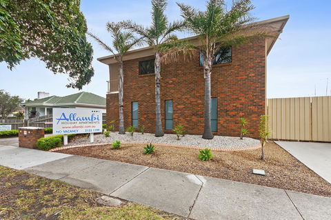 Allambi Holiday Apartments - Lightning Ridge Tourism 5