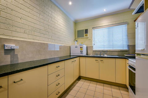 Allambi Holiday Apartments - Lightning Ridge Tourism 41