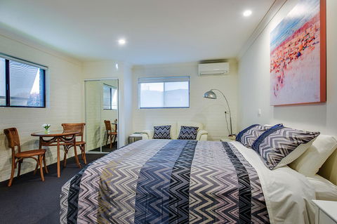 Allambi Holiday Apartments - Lightning Ridge Tourism 33