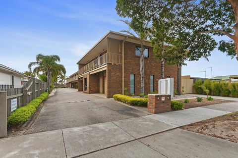 Allambi Holiday Apartments - Lightning Ridge Tourism 8