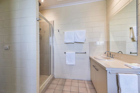Allambi Holiday Apartments - Lightning Ridge Tourism 28