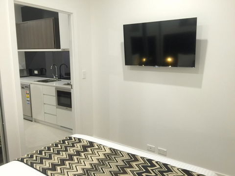 Whitehorse Apartments Hotel - Lightning Ridge Tourism 25