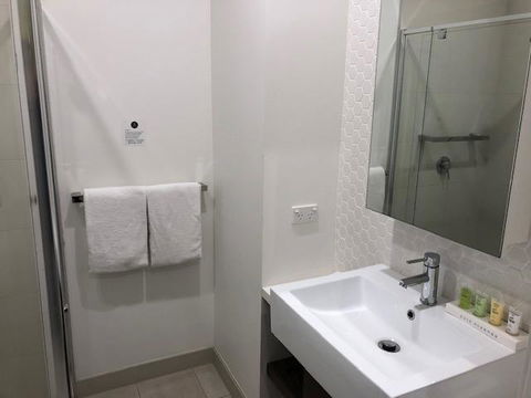 Whitehorse Apartments Hotel - Lightning Ridge Tourism 3