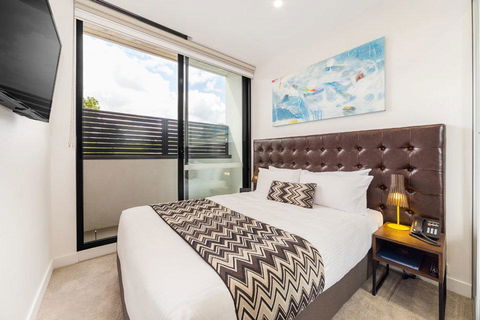 Whitehorse Apartments Hotel - Lightning Ridge Tourism 2