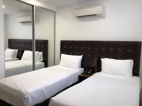 Whitehorse Apartments Hotel - Lightning Ridge Tourism 4