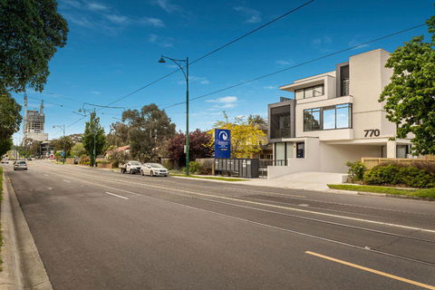 Whitehorse Apartments Hotel - Lightning Ridge Tourism 35