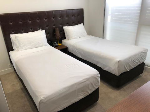Whitehorse Apartments Hotel - Lightning Ridge Tourism 6