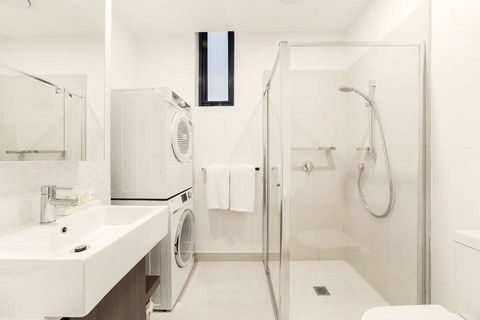 Whitehorse Apartments Hotel - Lightning Ridge Tourism 1