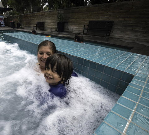 Phillip Island Apartments - Lightning Ridge Tourism 5