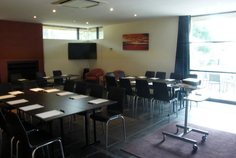 Phillip Island Apartments - Lightning Ridge Tourism 16