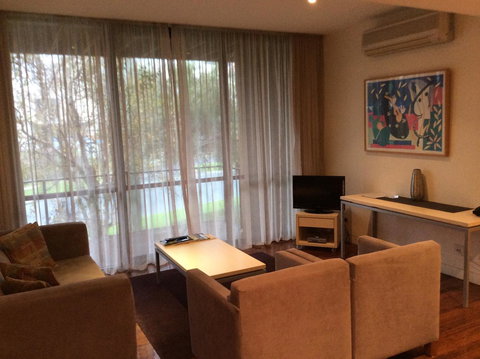 Phillip Island Apartments - Lightning Ridge Tourism 25