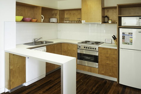 Phillip Island Apartments - Lightning Ridge Tourism 4