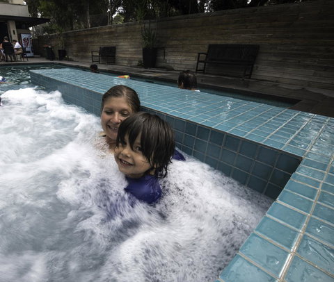 Phillip Island Apartments - Lightning Ridge Tourism 6