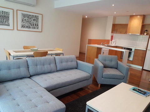 Phillip Island Apartments - Lightning Ridge Tourism 2