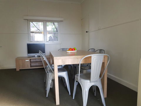 Dromana Holiday Beach House - Lightning Ridge Tourism 16