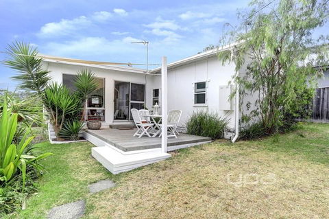 Dromana Holiday Beach House - Lightning Ridge Tourism 14