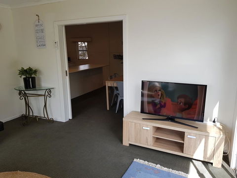 Dromana Holiday Beach House - Lightning Ridge Tourism 1