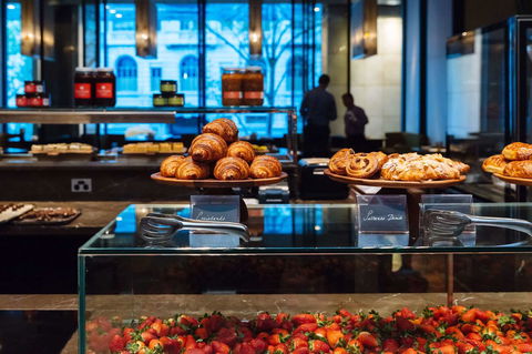 Grand Hyatt Melbourne - Lightning Ridge Tourism 13