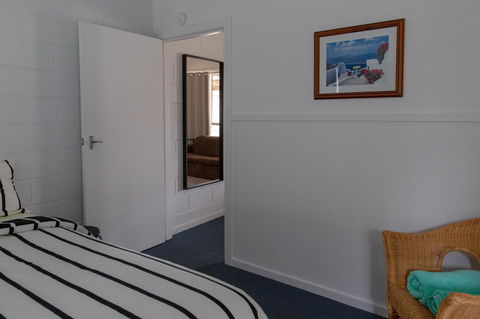 Prom Coast Apartments - Lightning Ridge Tourism 1