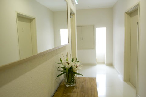 The Town Apartments - Lightning Ridge Tourism 17