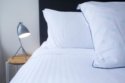 The Town Apartments - Lightning Ridge Tourism 5