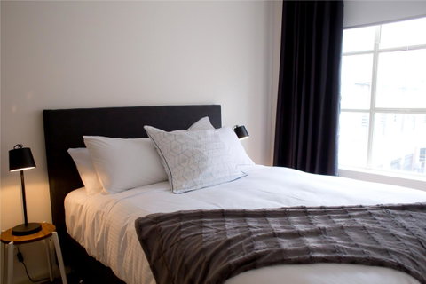 The Town Apartments - Lightning Ridge Tourism 11